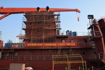 江蘇海新重工熱烈慶祝4艘船舶同日下水、出塢